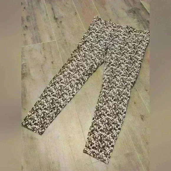 Aerie Floral Chill Play Leggings - Picture 4 of 10